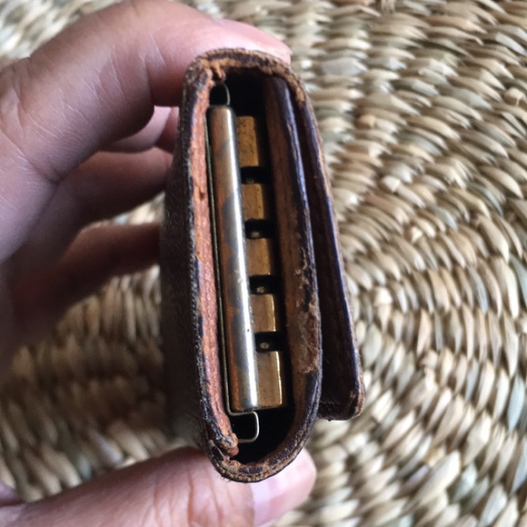 Authentic preloved Louis Vitton Key Holder - Picture 5 of 17